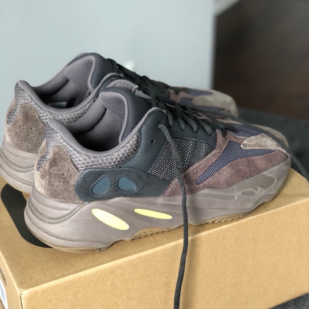 Adidas Yeezy Boost 700 “Mauve” - Picture 4 of 6